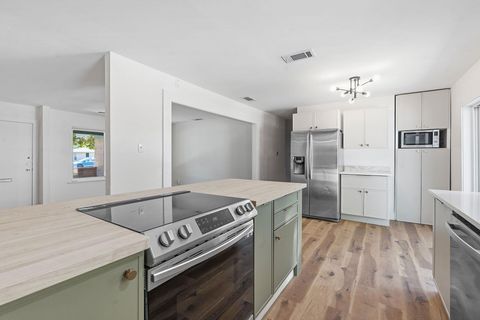 Photo of 1307 Aspen ST, Lockhart, TX 78644 (MLS # 5134666)