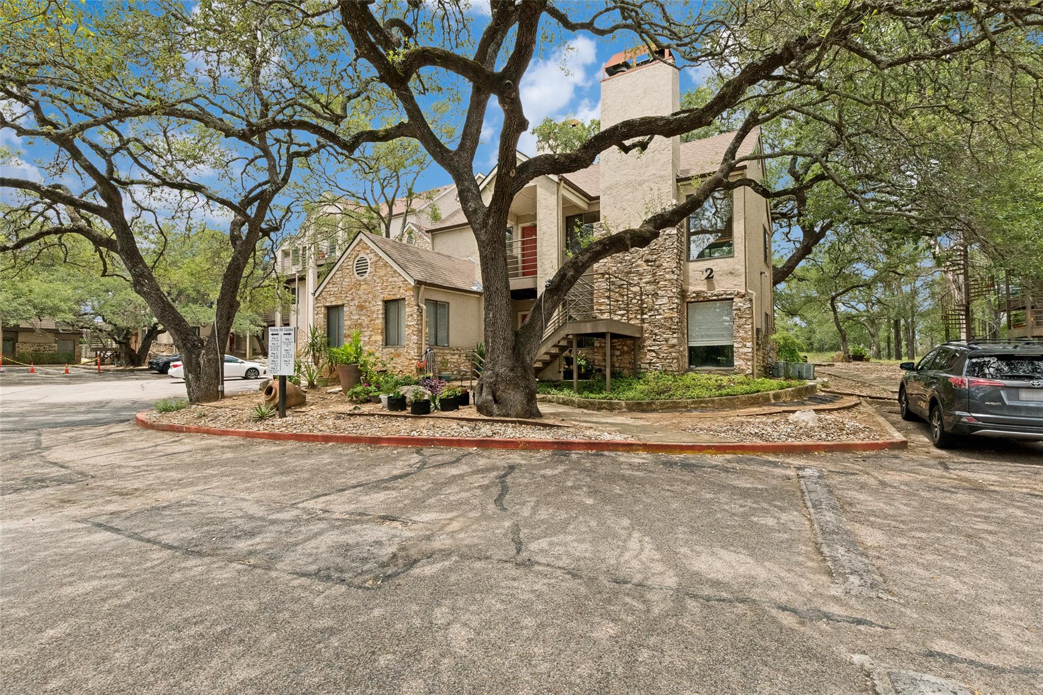 Photo 1 of 12 — 6810 Deatonhill DR 204, Austin, TX 78745