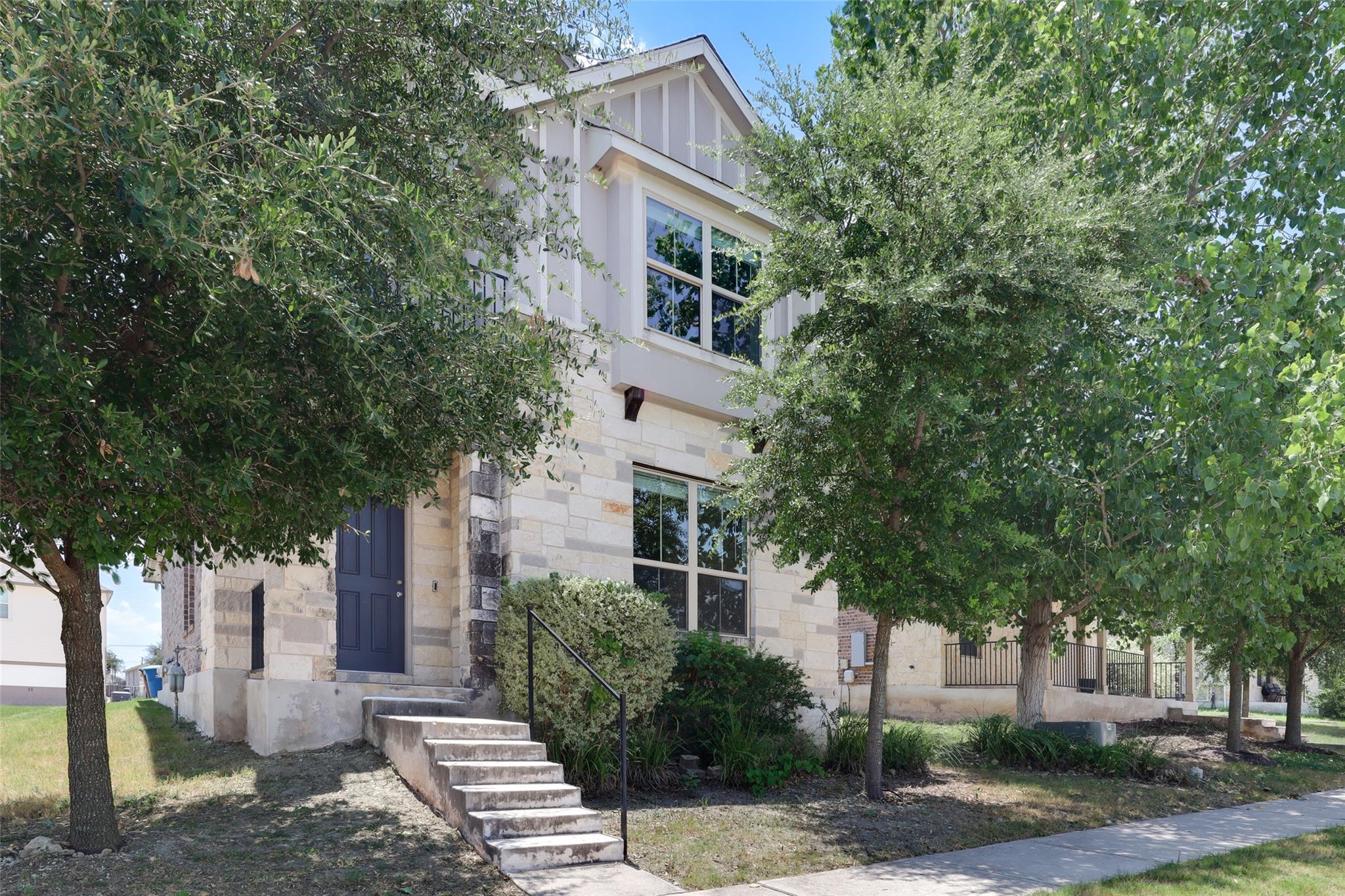 2929 Harvester LN