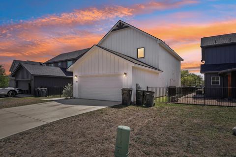 Photo of 416 Stagecoach TRL, San Marcos, TX 78666 (MLS # 1792597)
