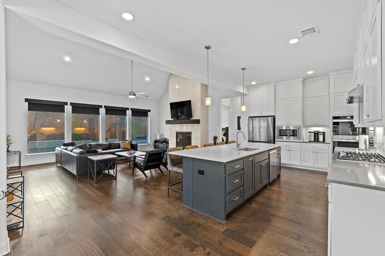 2101 Bayridge RD