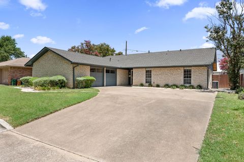 Photo of 2712 Thrushwood DR #A & B, Austin, TX 78757 (MLS # 5227621)