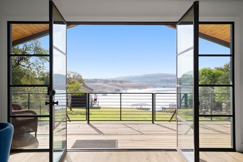 1405 Cat Hollow Club DR Spicewood TX 78669