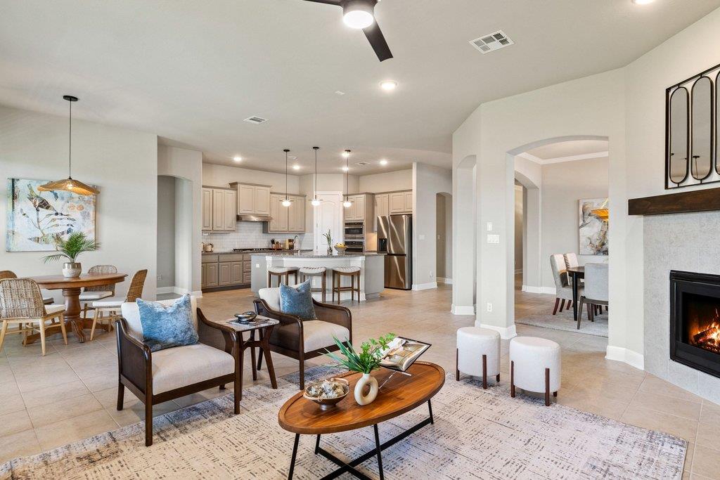 728 Jacksdaw DR