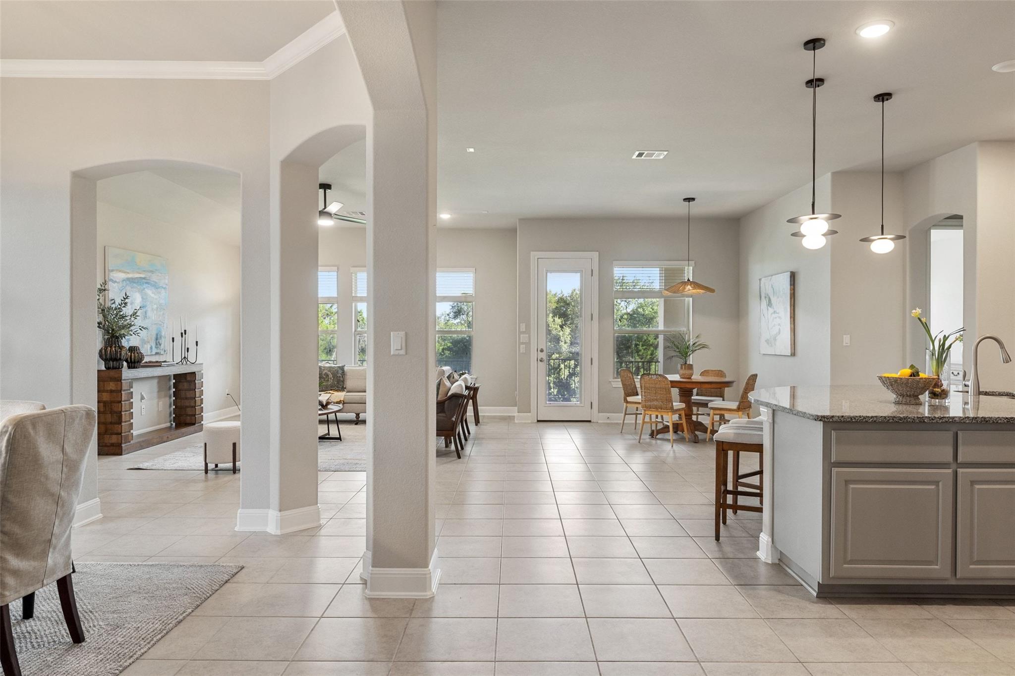 728 Jacksdaw DR
