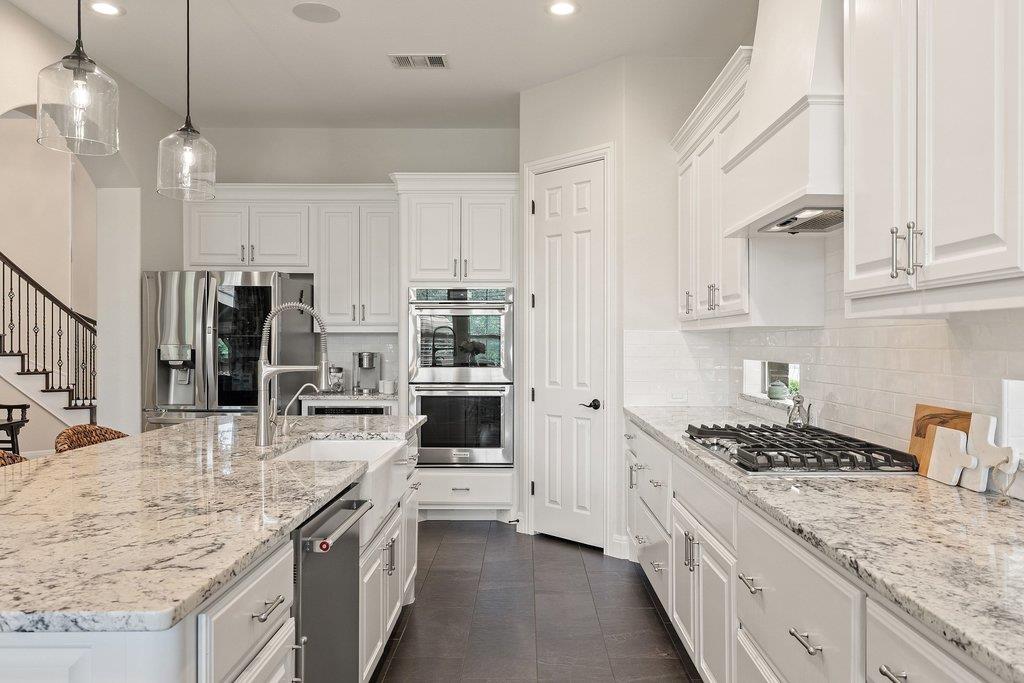 3807 Avery Woods LN