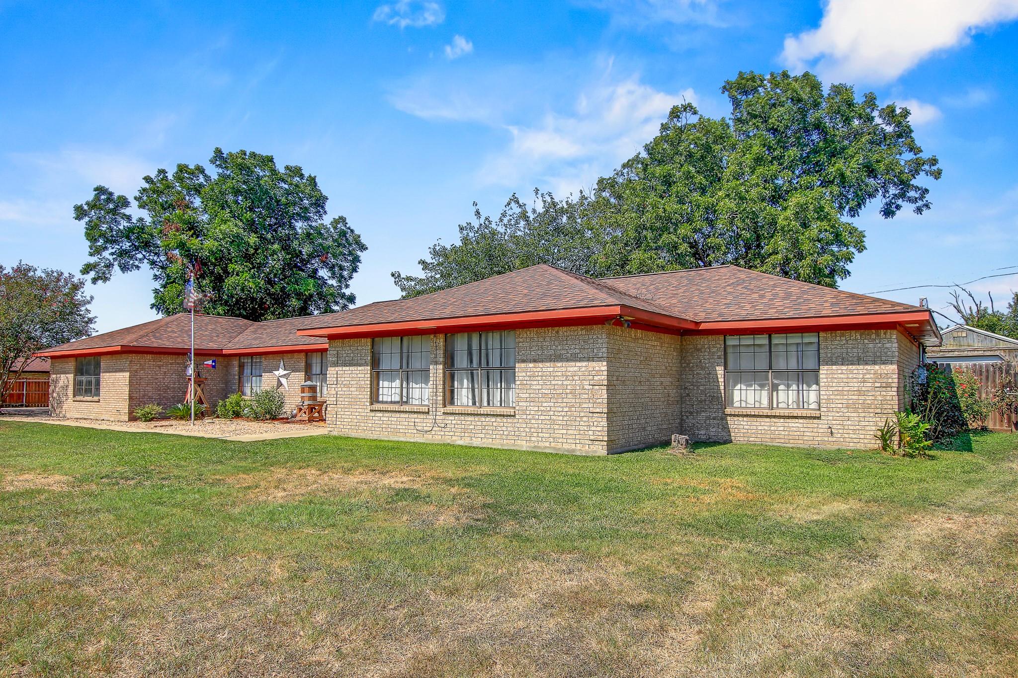 105 Frederick LN