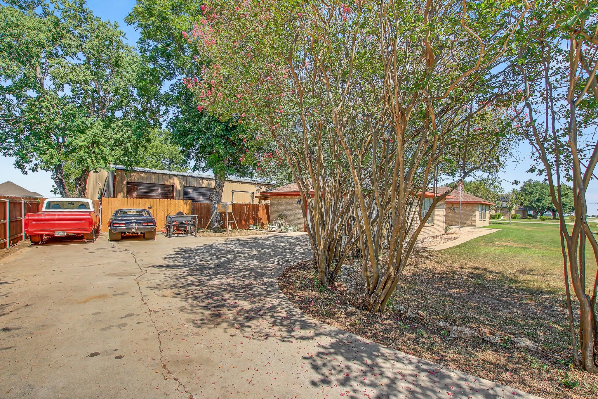 105 Frederick LN