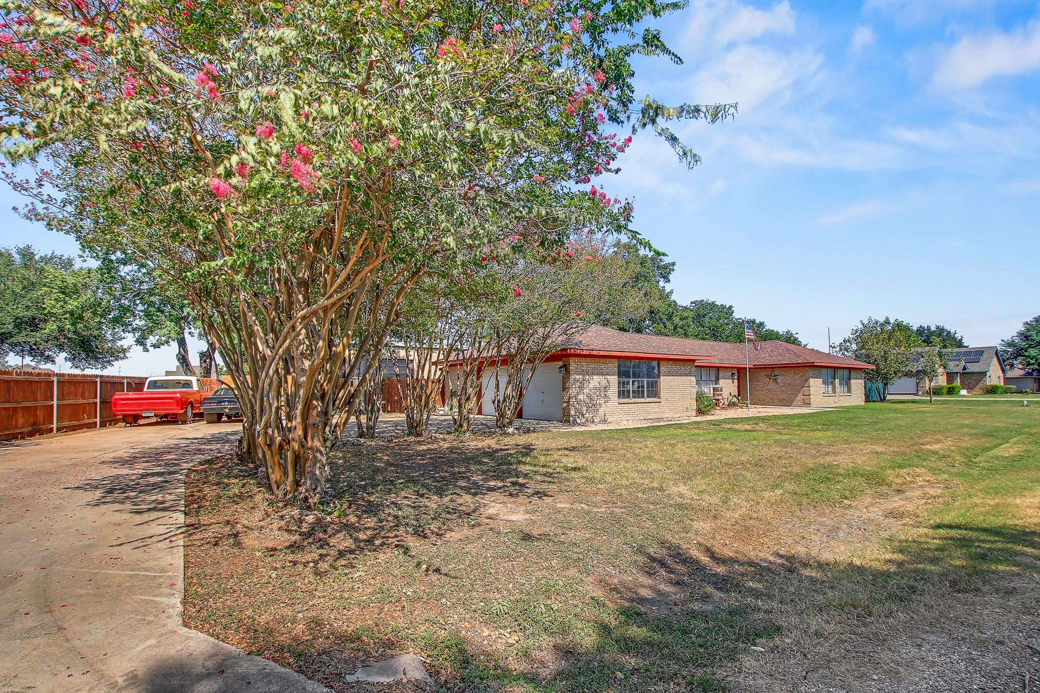 105 Frederick LN