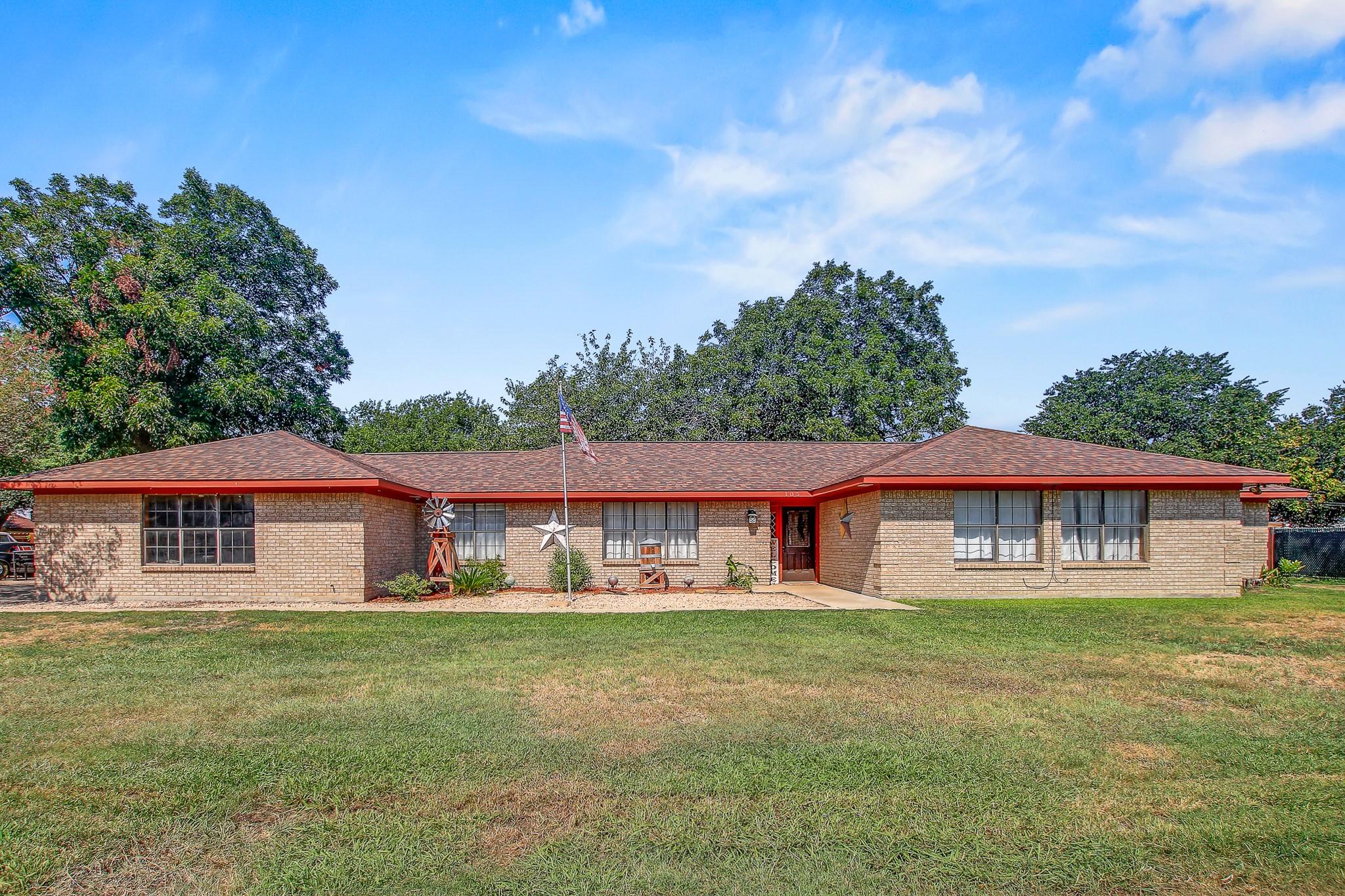 105 Frederick LN
