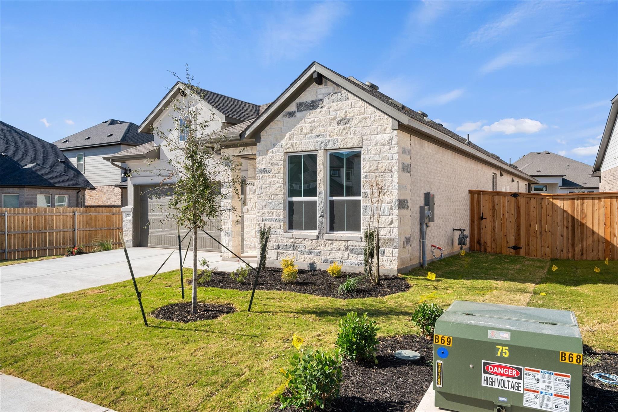 218 Craigends Yew Lane