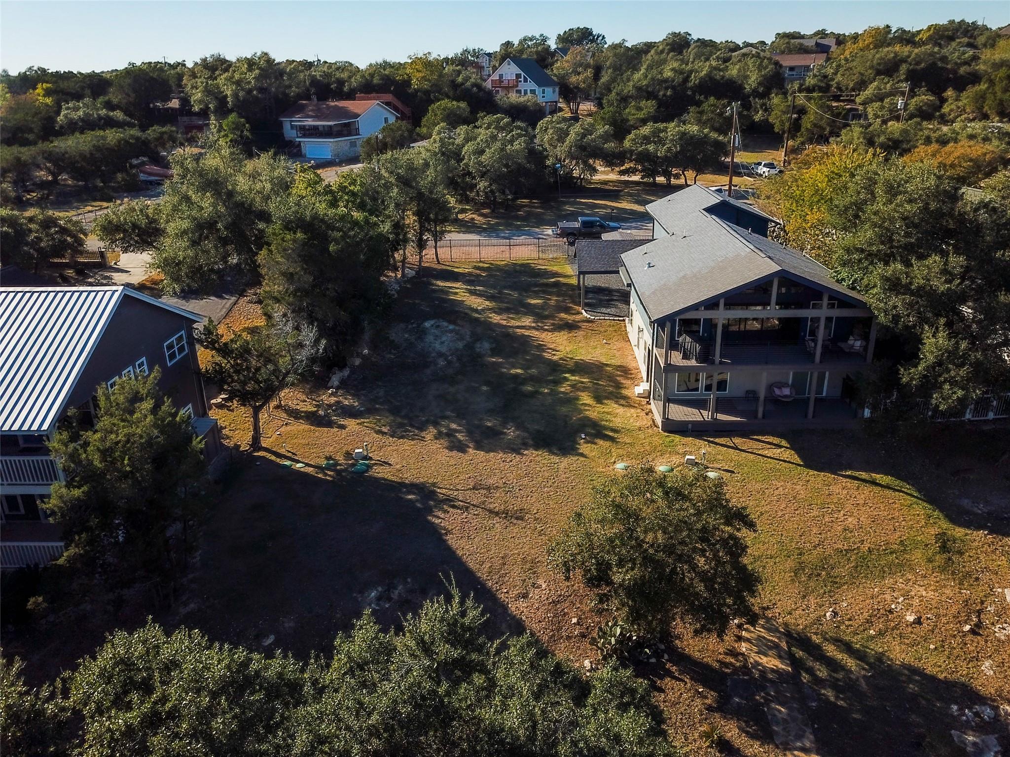 864 Lakebreeze DR