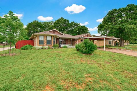 Photo of 501 Meadow DR, Rockdale, TX 76567 (MLS # 2890063)