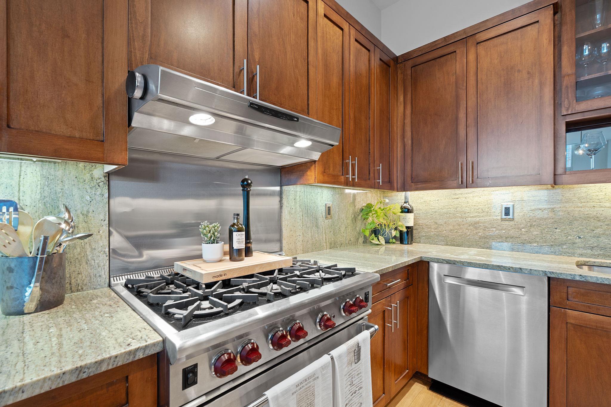 555 E 5th ST 2729