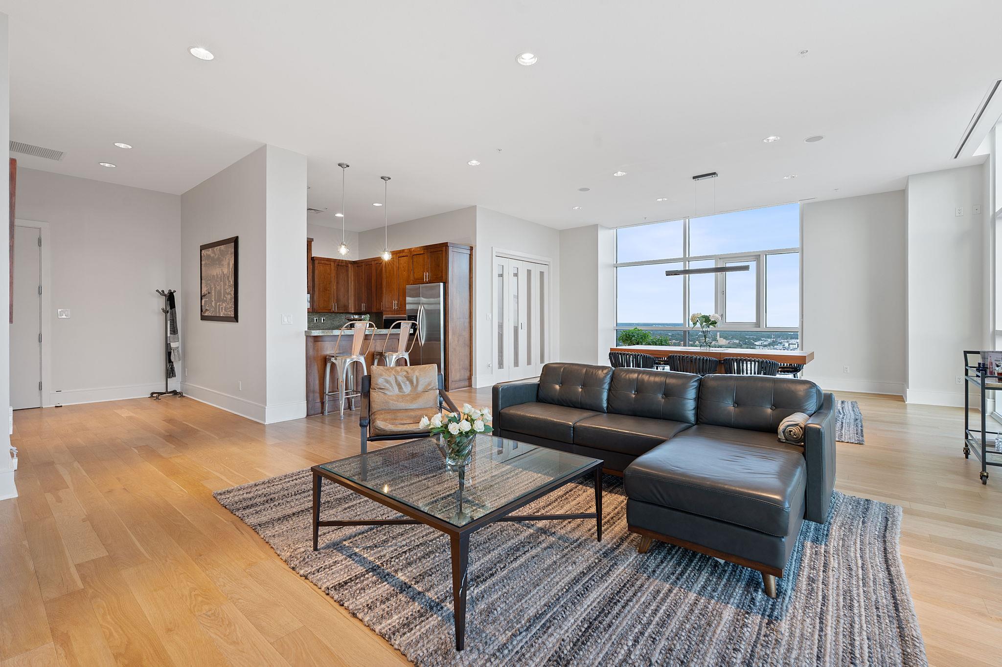 555 E 5th ST 2729
