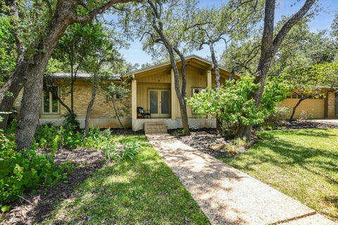 Photo of 7509 Stonecliff CIR, Austin, TX 78731 (MLS # 6787152)