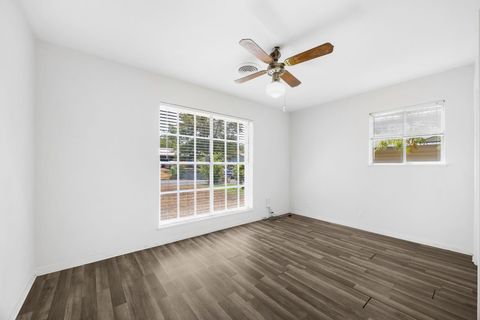 Tiny photo for 6906 Miranda DR, Austin, TX 78752 (MLS # 6838014)