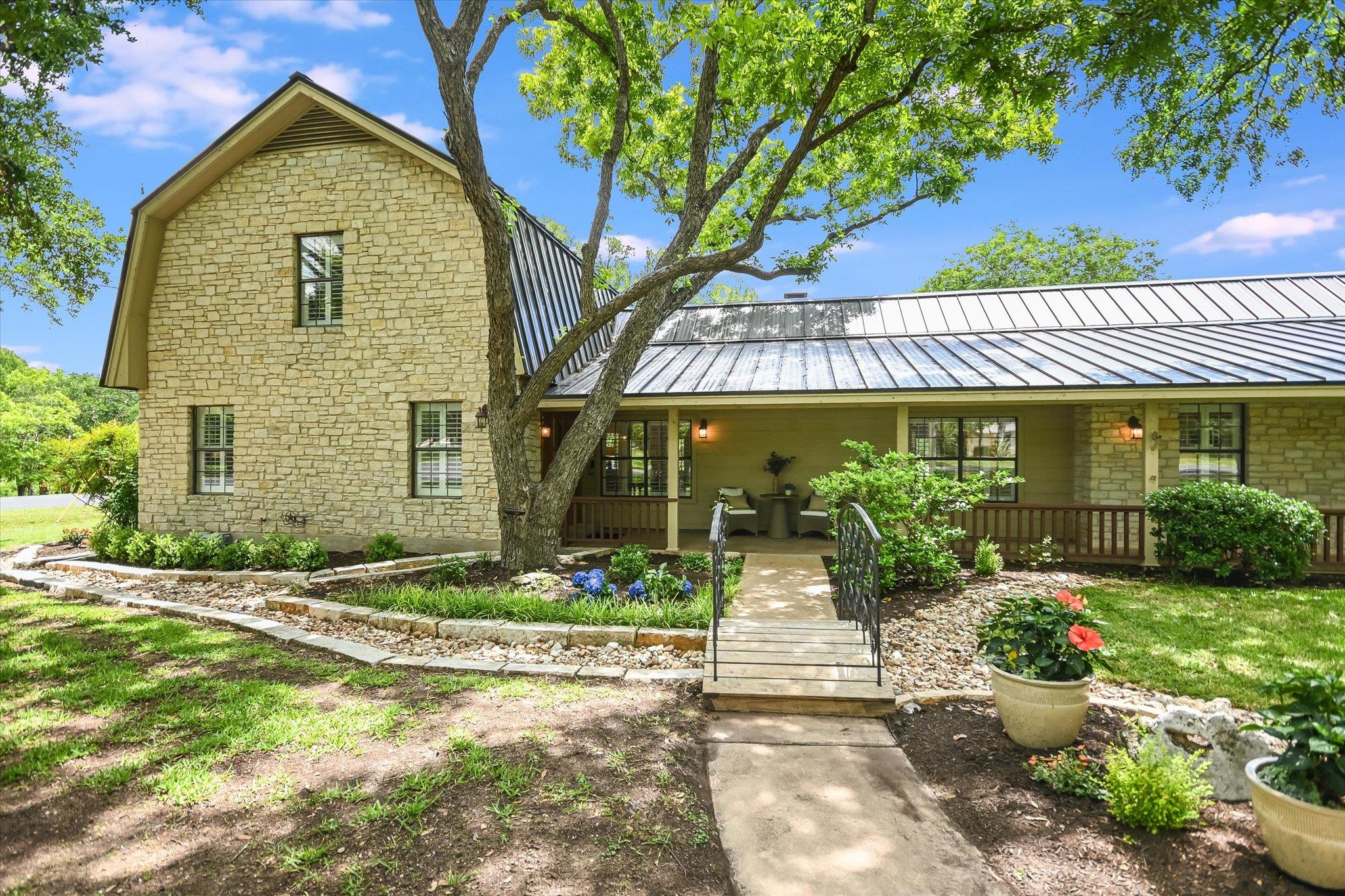 3301 Arrowhead CIR