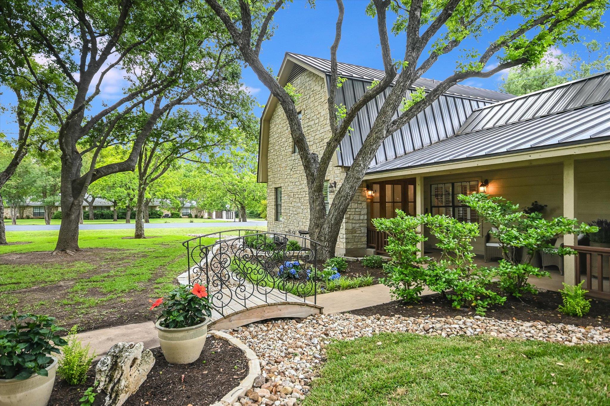 3301 Arrowhead CIR