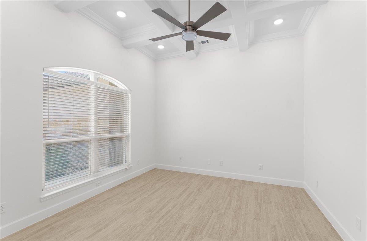 112 Vista De Luna LN