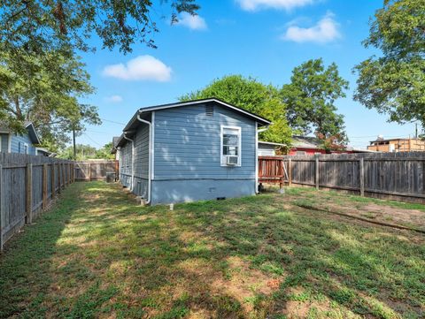 Tiny photo for 2205 Coleto ST, Austin, TX 78722 (MLS # 6480946)