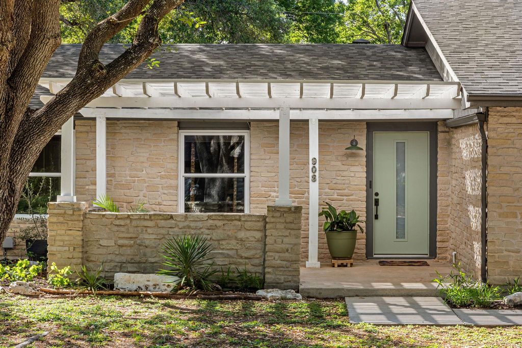 Photo of 908 Merritt DR, Lockhart, TX 78644 (MLS # 2993929)