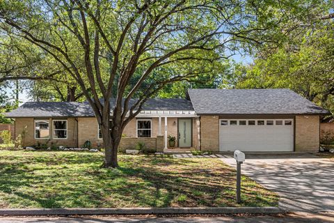 908 Merritt DR Lockhart TX 78644