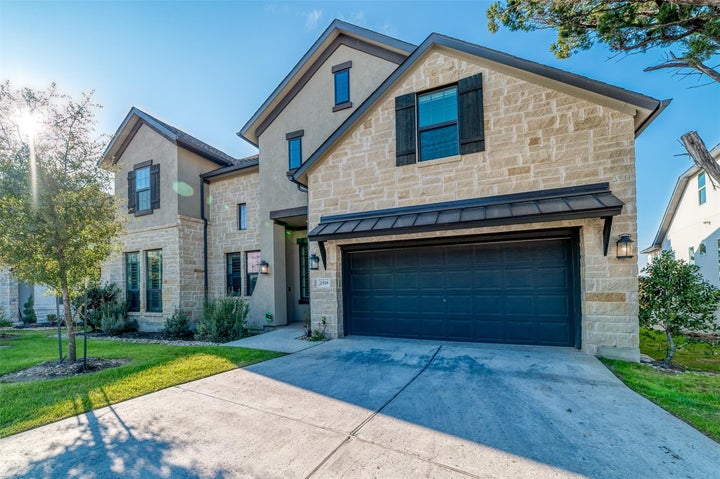 Photo 1 of 32 — 2518 Sunset Vista CIR 22, Spicewood, TX 78669