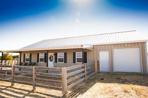 A home in La Grange