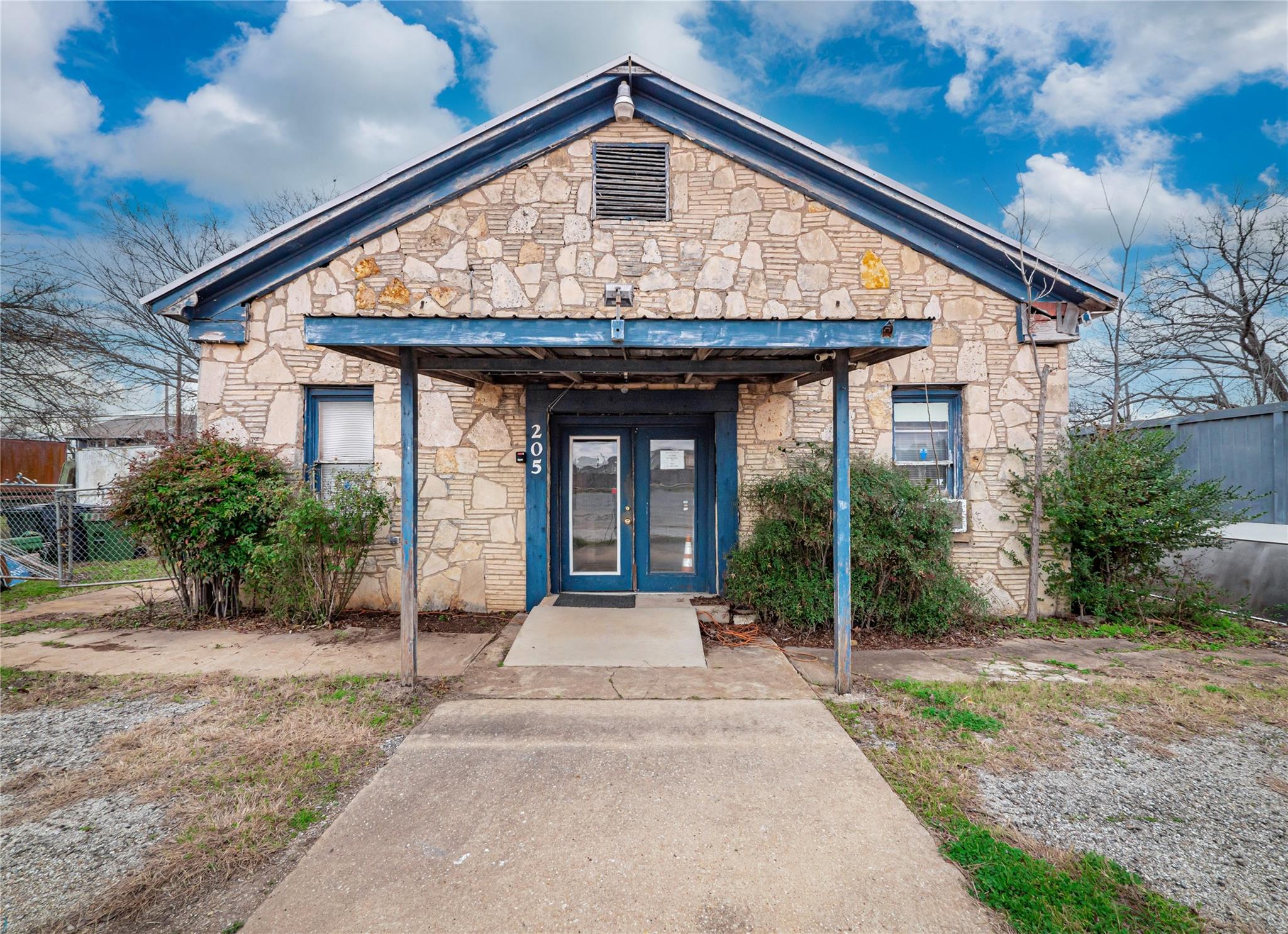201-205 S Highway 183