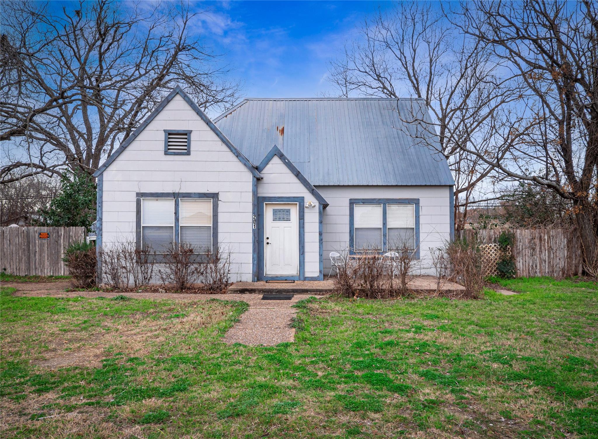 201-205 S Highway 183