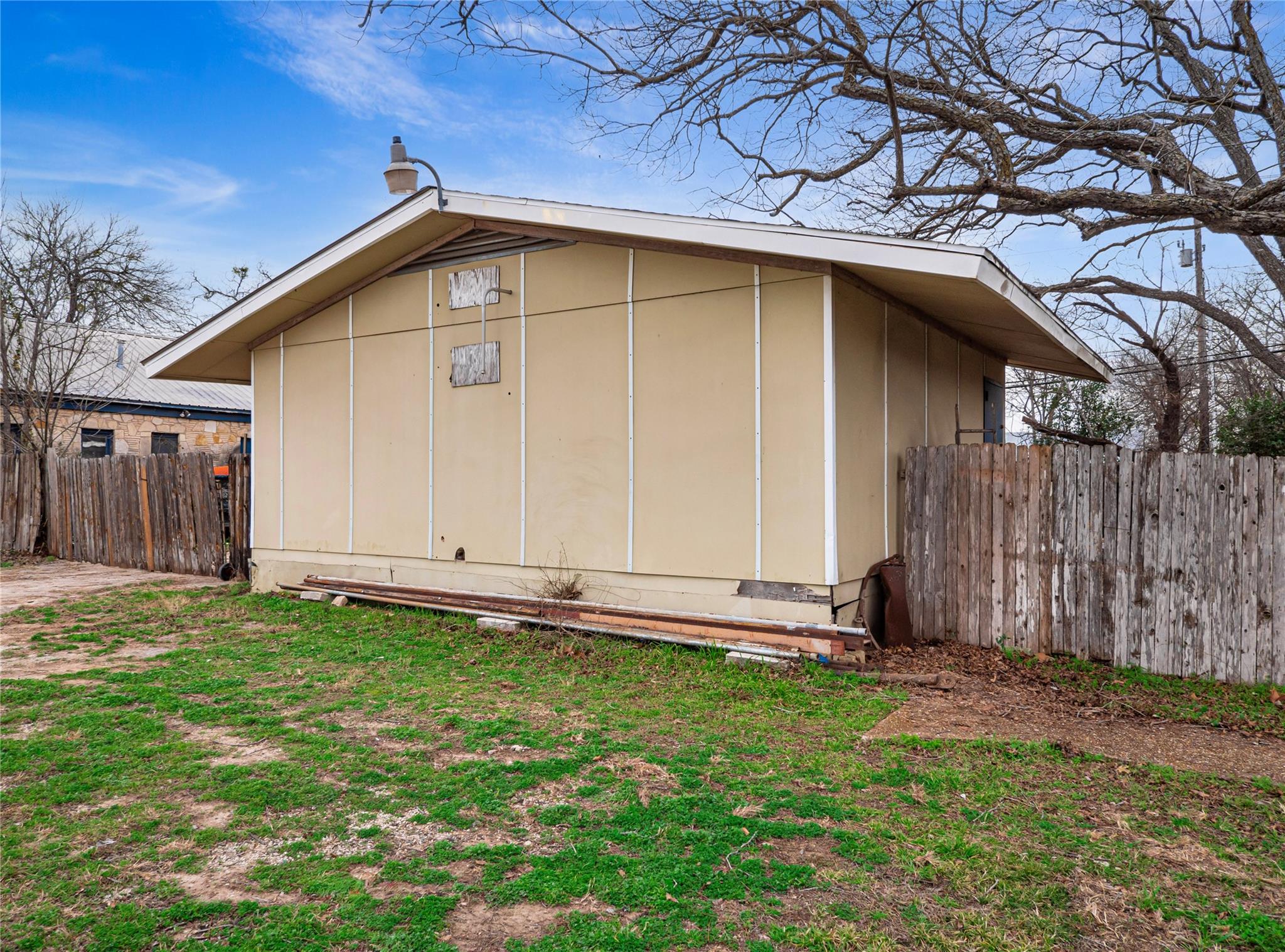 201-205 S Highway 183
