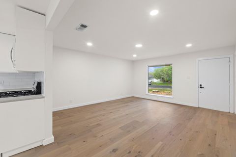 Tiny photo for 902 Warrington DR, Austin, TX 78753 (MLS # 8410807)