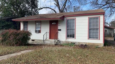 Photo of 5210 Guadalupe St, Austin, TX 78751 (MLS # 9460086)