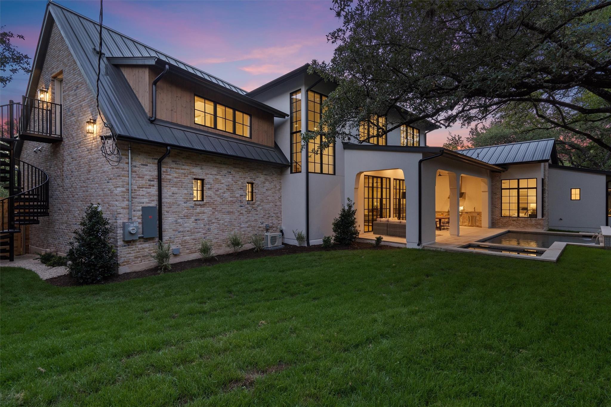 Photo 33 of 40 of 2602 Deerfoot TRL house