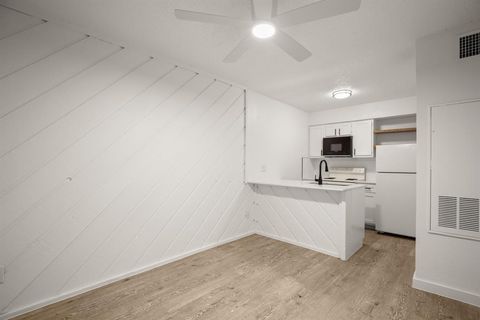 Photo of 4205 Speedway Ave #112, Austin, TX 78751 (MLS # 5313597)