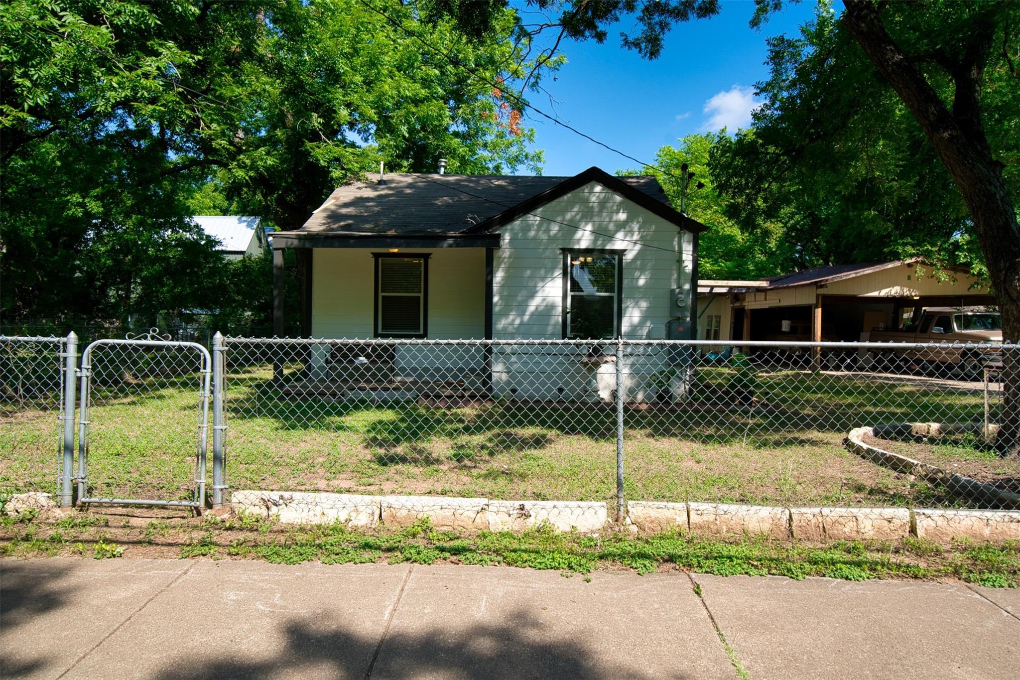 Photo 32 of 32 of 1104 Perry RD house