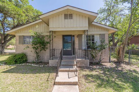 Photo of 324 Craddock Ave, San Marcos, TX 78666 (MLS # 3246301)