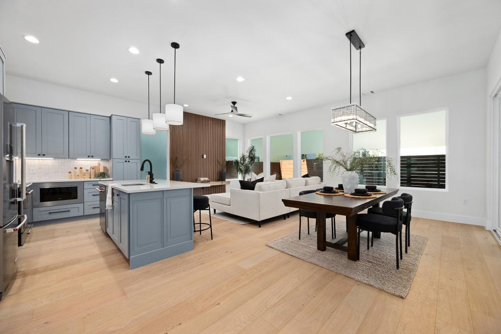 Photo of 1104 Fiesta ST, Austin, TX 78702 (MLS # 2119541)