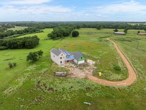 202 Blackberry LN Washington TX 77880