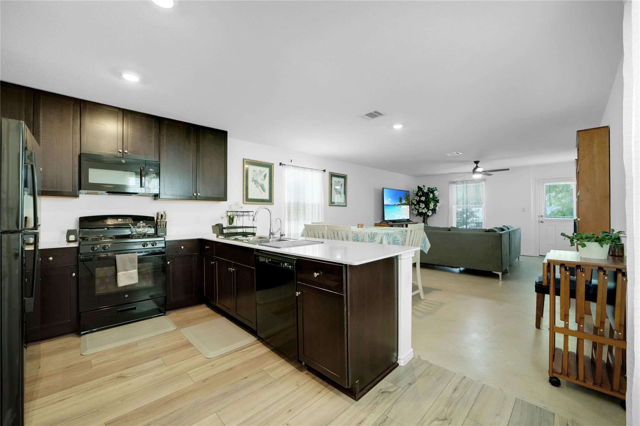 36 Trinity CIR
