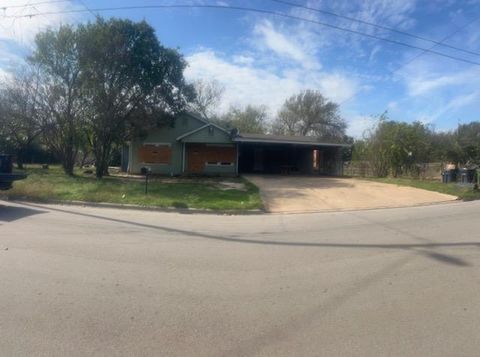 Photo of 904 S Pierce ST, Burnet, TX 78611 (MLS # 8382967)