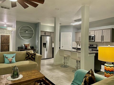 305 Lewisville LN Leander TX 78641