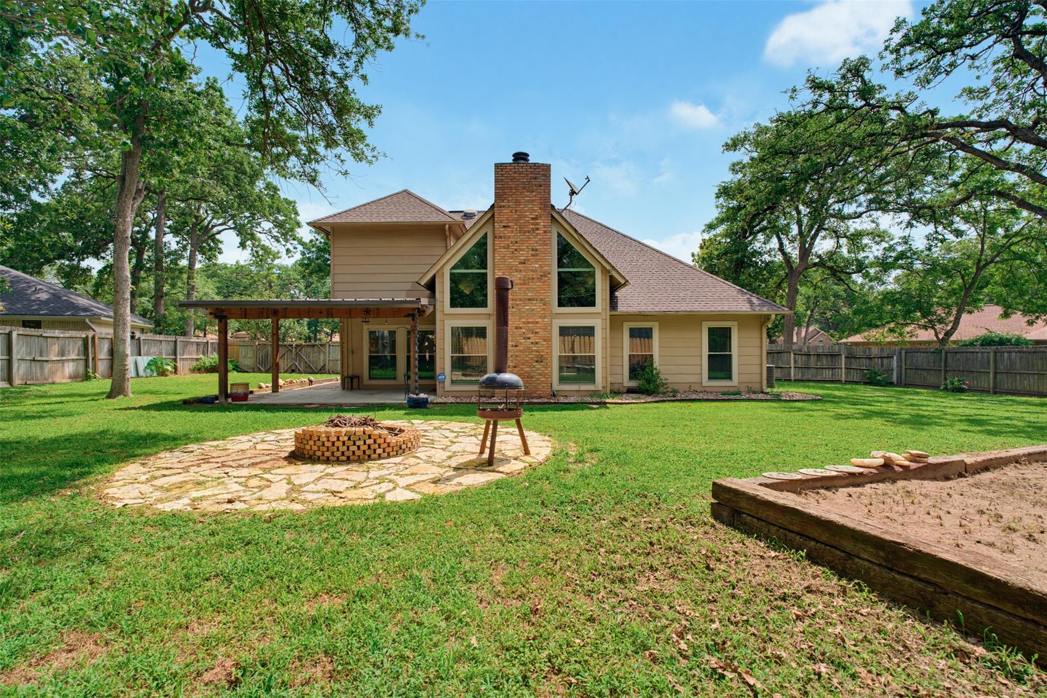 711 Brazos Ave