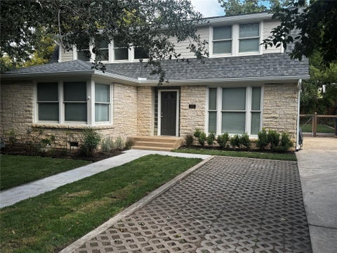 Photo of 806 E 32nd ST, Austin, TX 78705 (MLS # 8771724)