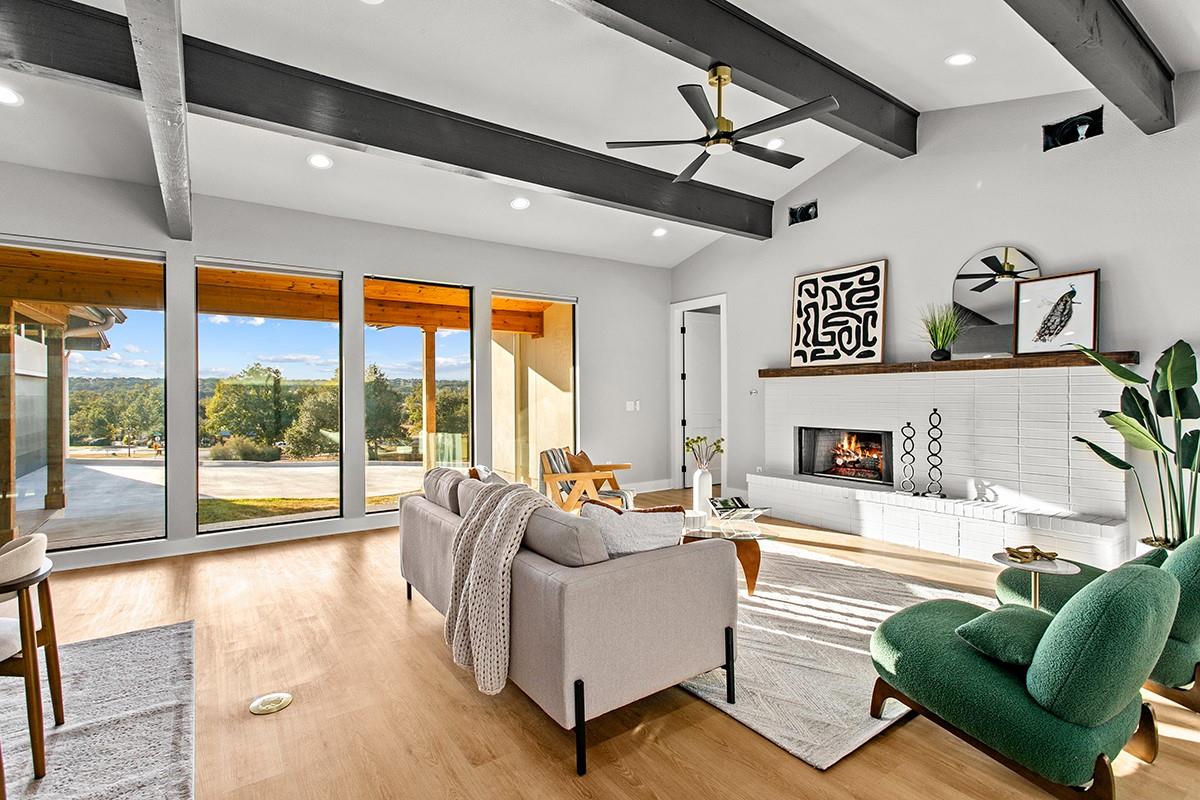 202 Evelyn CT