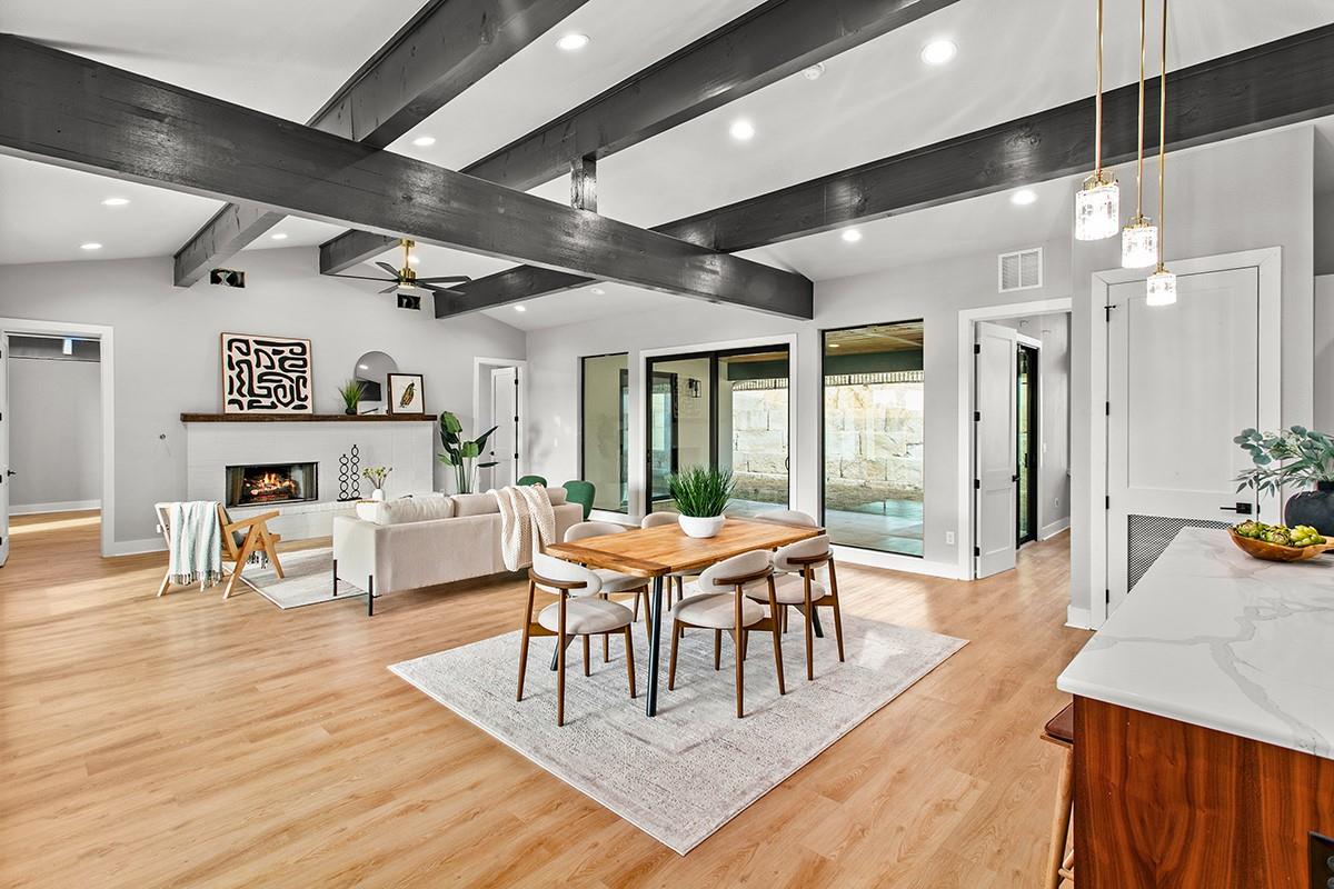 202 Evelyn CT