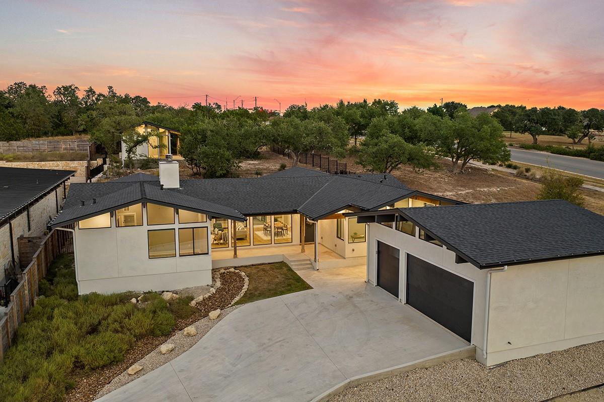 202 Evelyn CT