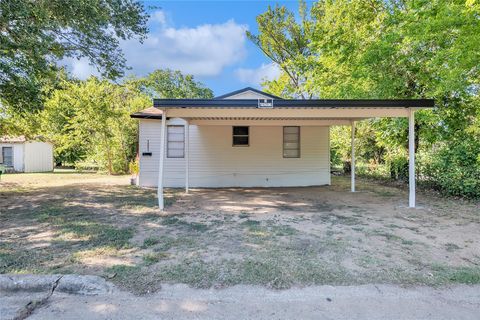 1001 W 8th ST Cameron TX 76520