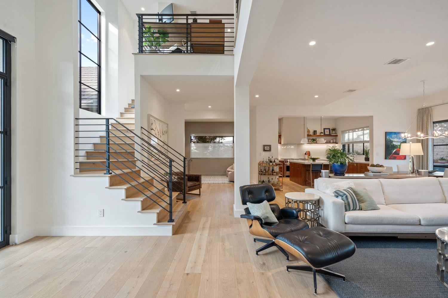 2300 Barton Creek BLVD 4